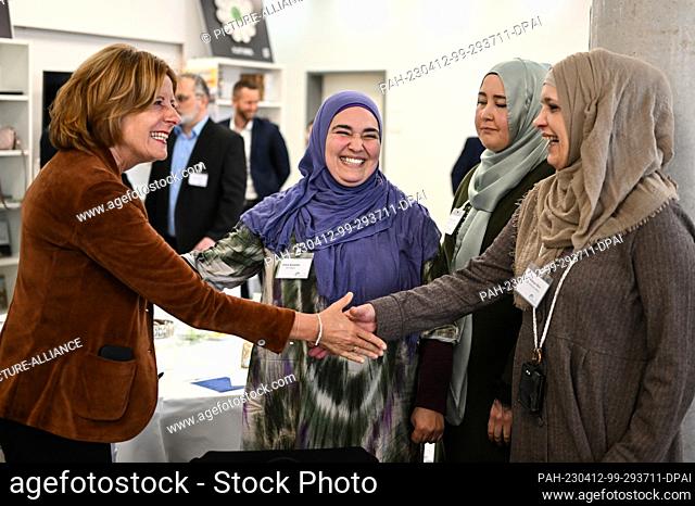 12 April 2023, Rhineland-Palatinate, Mainz: Malu Dreyer (SPD, l), Minister President of Rhineland-Palatinate, greets three women wearing the traditional hijab...