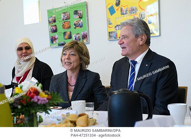 German President Joachim Gauck and his partner Daniela Schadt (C) visit with neighborhood mothers in the parents' center ""Am Tower"" in the Neukoelln...