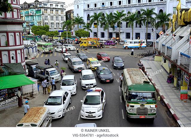 MMR , MYANMAR / BURMA / BIRMA : Traffic in Yangon / Rangoon , 09.11.2015 - Yangon, Yangon, Myanmar, 09/11/2015