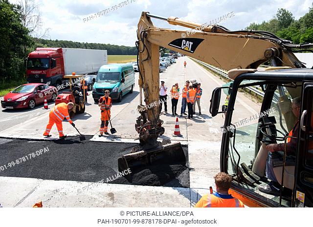 01 July 2019, Schleswig-Holstein, Lübeck: Asphalt work will be carried out on the northbound motorway at the height of Lübeck