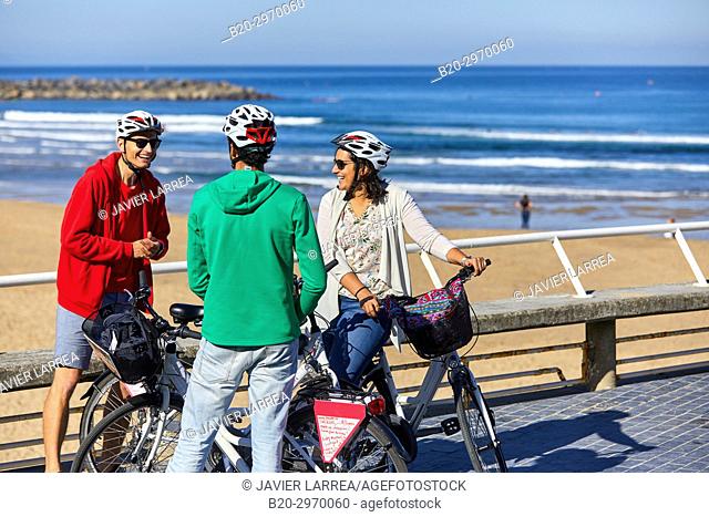 Group of tourists and guide making a bicycle tour through the city, Zurriola Beach, Gros, Donostia, San Sebastian, Gipuzkoa, Basque Country, Spain, Europe