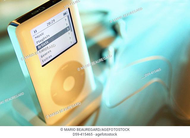40G IPod MP3 player with base and ear buds