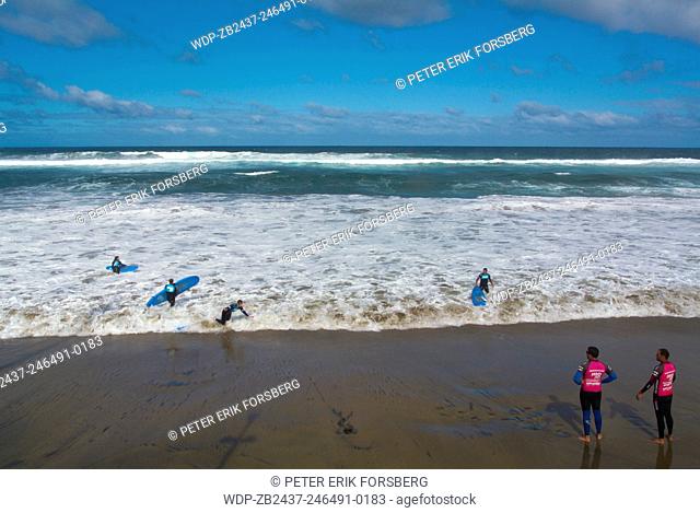 Surfers, Playa Chica beach, Las Palmas de Gran Canaria, Canary Islands, Spain, Europe