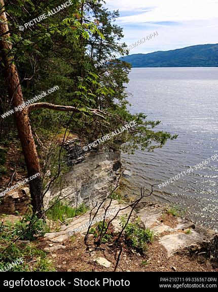 FILED - 16 June 2021, Norway, Oslo: View of a rocky outcrop on the shore under which many young people hid from Norwegian terrorist Anders Behring Breivik