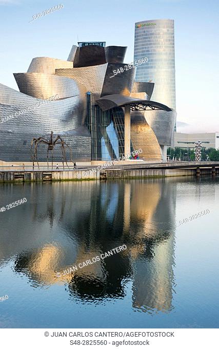 Museo Guggenheim y torre Iberdrola. Bilbao. Vizcaya. Basque Country. Spain. Europe