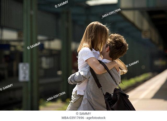 Platform, couple, greedsing, embrace, cheerfully, series, people, love-pair, young, joy, happily, arrives, greedss, welcome, sees again, return, arrival, love