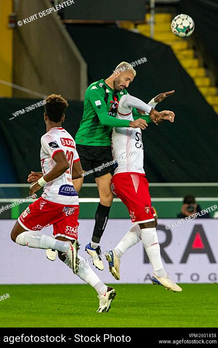 Cercle's Jeremy Taravel and Mouscron's Harlem Gnohere fight for the ball during a postponed soccer match between Cercle Brugge KSV and RE Mouscron