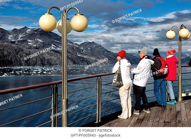 PASSENGERS ON THE OCEAN LINER'S DECK TO ADMIRE THE LANDSCAPE, ASTORIA CRUISE SHIP, FJORD IN THE PRINCE CHRISTIAN SOUND, GREENLAND
