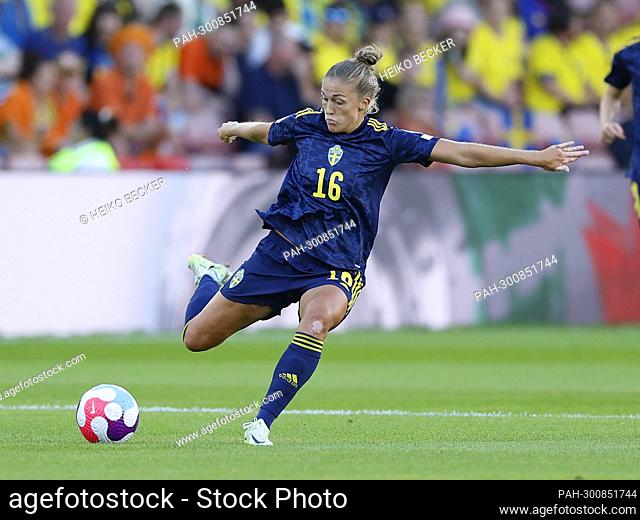 firo : 09.07.2022 Football: EURO EM 2022 Women / Ladies Netherlands Holland - Sweden . Filippa Angeldal (16 Sweden) , single action. - Shefield/