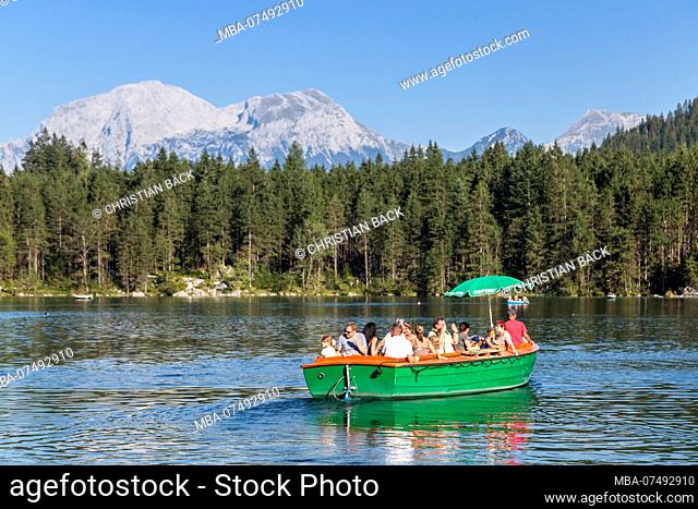 Excursion boat on the lake Hintersee, Hoher Göll and Hohes Brett behind, Ramsau, Berchtesgaden Alps, Berchtesgadener Land, Upper Bavaria, Bavaria