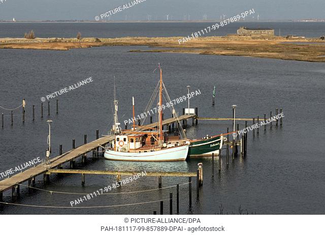 10 November 2018, Schleswig-Holstein, Heiligenhafen: Two ships lie in front of Graswarder in the marina. The harbour town on the Baltic Sea in the district of...