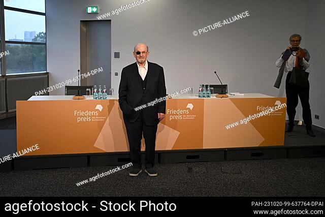 dpatop - 20 October 2023, Hesse, Frankfurt/Main: British author Salman Rushdie, winner of this year's Peace Prize of the German Book Trade