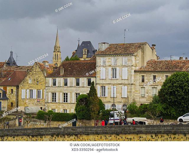 view from across Dordogne River of Bergerac, Dordogne Department, Nouvelle Aquitaine, France