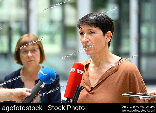 16 July 2021, Brandenburg, Potsdam: State Secretary and agricultural scientist Silvia Bender (r) speaks next to Ursula Nonnemacher (Bündnis 90/Die Grünen)
