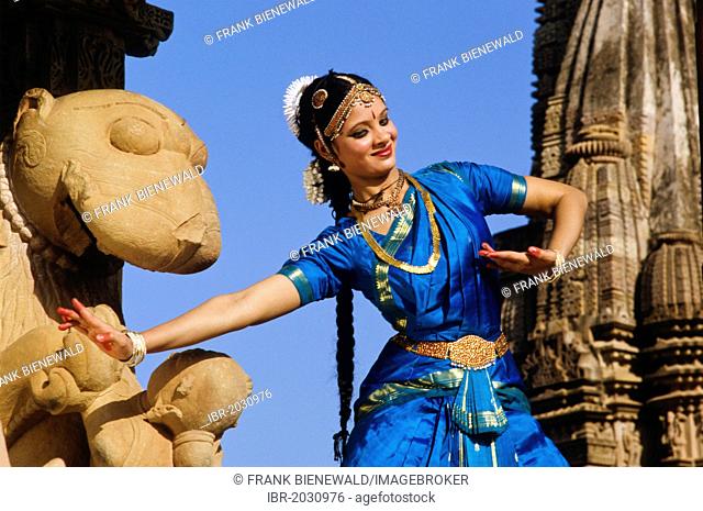Odissi dancer posing in front of the Khajuraho temples, Khajuraho, Madhya Pradesh, India, Asia