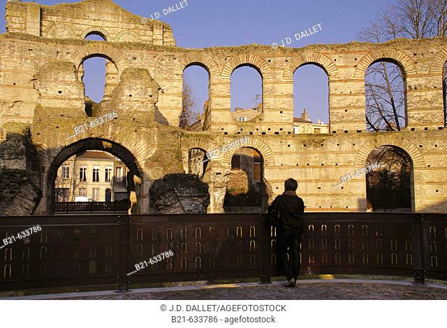 'Coliseum' of Palais Gallien, (I-IIIc.), only monumental rests of the romain Burdigala, at Bordeaux. Gironde. France