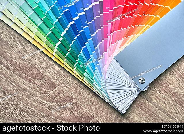 Color wheel palette for choosing paint tone