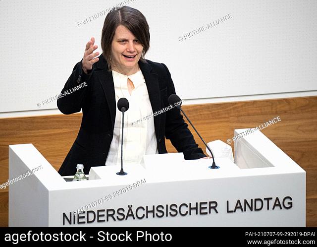 07 July 2021, Lower Saxony, Hanover: Julia Willie Hamburg (Bündnis 90/Die Grünen) speaks in the Lower Saxony state parliament