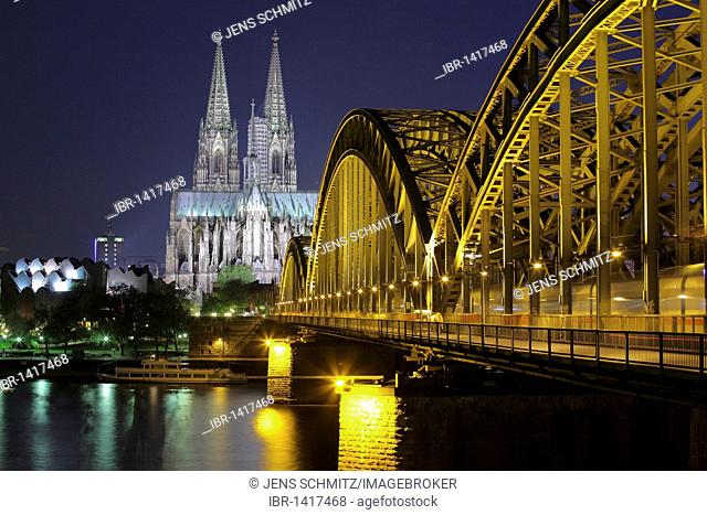 Cologne Cathedral, left the Museum Ludwig, Hohenzollernbruecke bridge on the right, Cologne, North Rhine-Westphalia, Germany, Europe