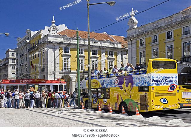 Portugal, Lisbon, place Praça do Comércio, buses, streetcar, crowd, street-scene, Europe, Western Europe, Iberian peninsula, city, capital, center, downtown