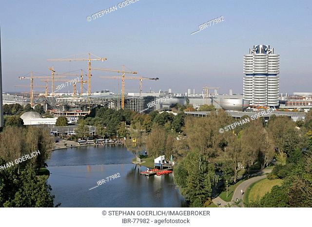 Munich, GER, 18. Oct. 2005 - Construction works at BMW World in Munich