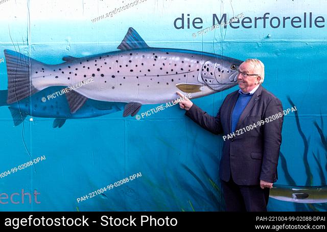 04 October 2022, Mecklenburg-Western Pomerania, Wismar: Till Backhaus (SPD), the Minister of Agriculture, Environment and Climate Protection of...