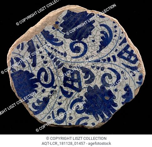 Fragment majolica dish, blue on white, Italian-looking tendrils, plate crockery holder soil find ceramics pottery glaze, majolica Cooked on prunes