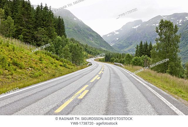 Country road, Jolstravatnet, Norway