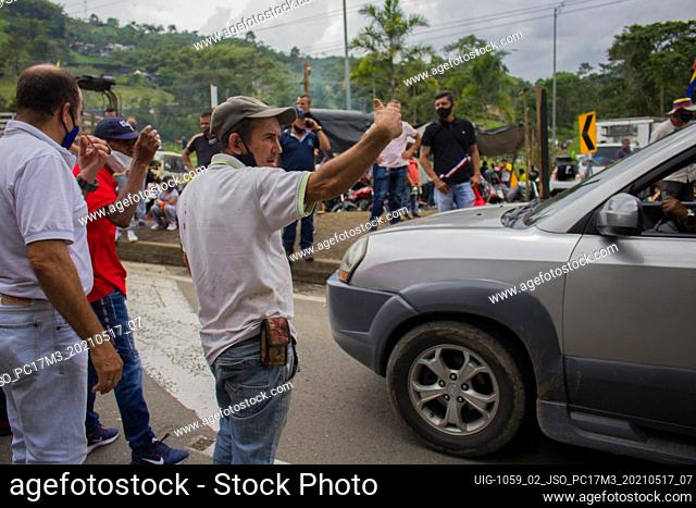Truckers and demonstrators give way to vehicles on the blockade as National truckers strike at Dosquebradas- Santa Rosa de Cabal traffic circle Risaralda