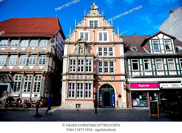 The museum in two buildings at the historic town of Hameln (Germany), 24 March 2019. | usage worldwide. - Hameln/Niedersachsen/Germany