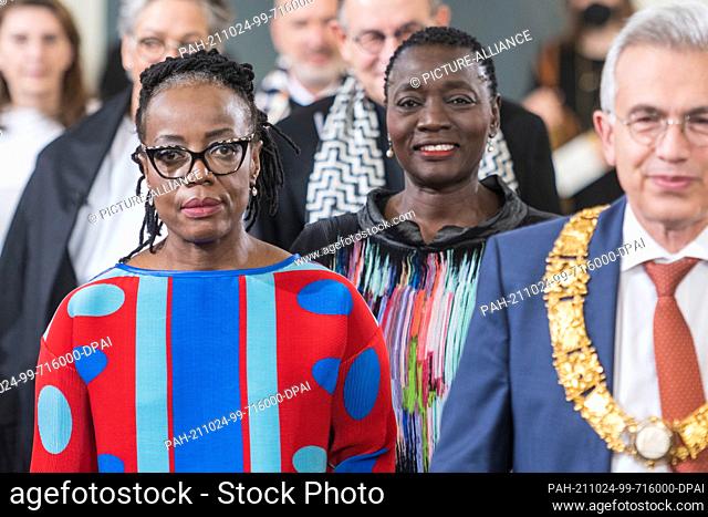 24 October 2021, Hessen, Frankfurt/Main: Author Tsitsi Dangarembga (l-r) from Zimbabwe, Auma Obama, the half-sister of former US President Obama