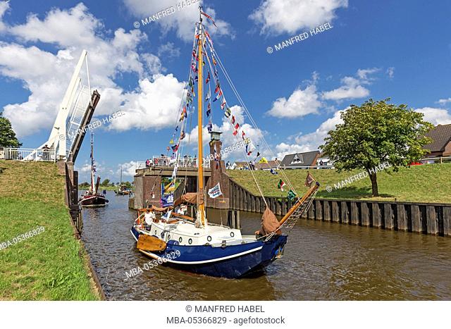 Wattensail, traditional ship gathering, historical sailing ship passing the Friedrichsschleuse with bascule bridge in the direction of museum harbour of...