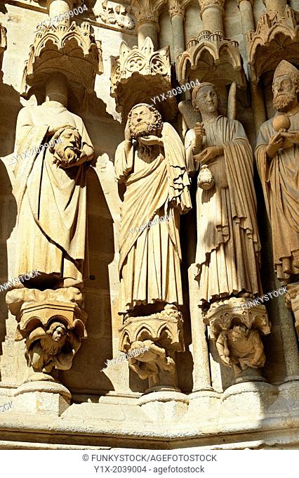 Gothic statues decapitated martyrs Victoricus and Gentian, at the western entrance. Gothic Cathedral of Notre-Dame, Amiens, France