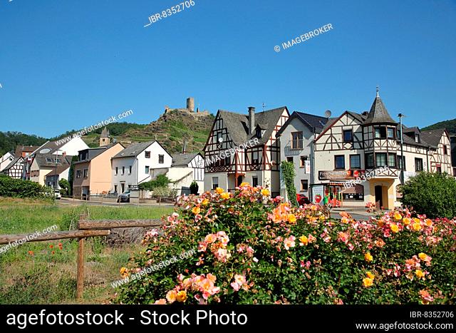 View of half-timbered houses with lower castle in Kobern-Gondorf, Kobern, Untermosel, Moselle, Rhineland-Palatinate, Germany, Europe