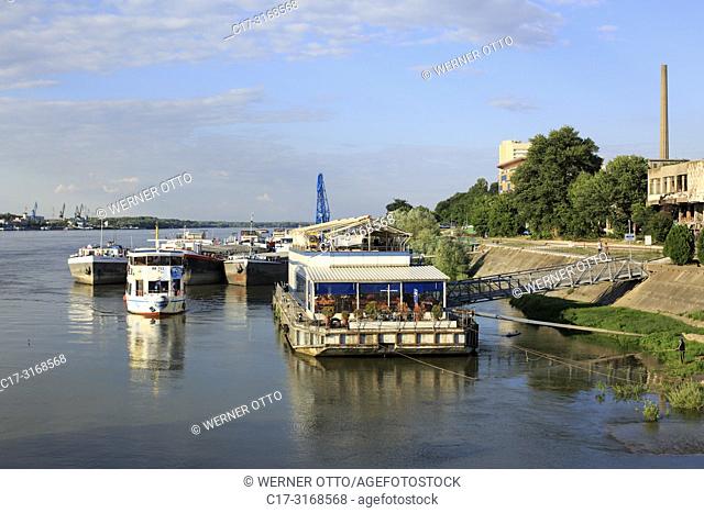 Russe, Rousse, Ruse, Girurgiu, Bulgaria, Northern Bulgaria, Ruse at the Danube, Rousse, Russe, Danube lowlands, ships at the Danube bank, shipping pier