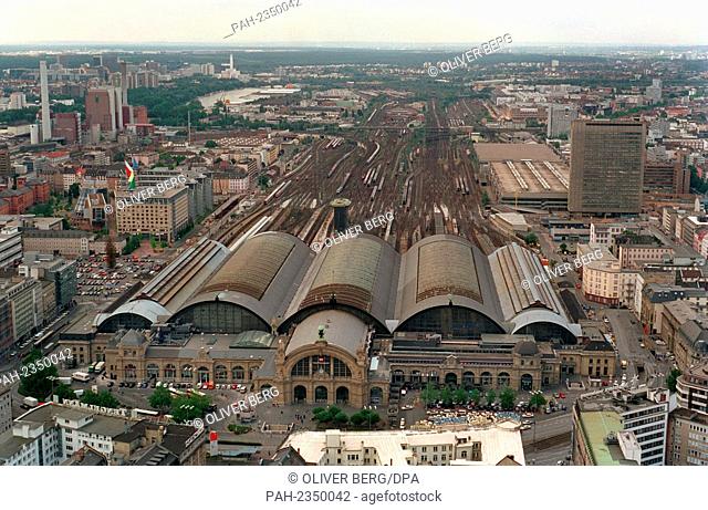 View of Frankfurt Central Station on 26.8.1998 from Dresdner Bank. This view, the visitors of the skyscraper festival 1998 on 5.and 6.9