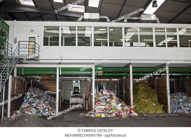 Zone of managed waste after having sorted on the conveyor belt