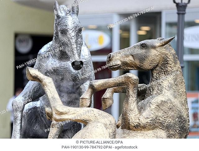 30 January 2019, Saxony-Anhalt, Zeitz: The silver and gold colored plastic ""Playing Horses"" stands on the Zeitz horse market