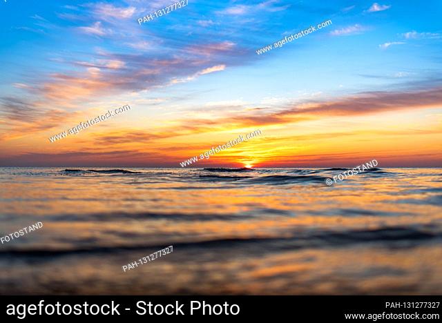 Dierhagen - Ost, Germany March 2020 Ostseestrand - March - 2020 sunset, water, evening mood, horizon, Baltic Sea, | usage worldwide