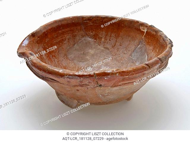 Bowl of red earthenware on three stand fins, wide shank, internally glazed, bowl holder kitchen utensils earthenware ceramics earthenware glaze lead glaze