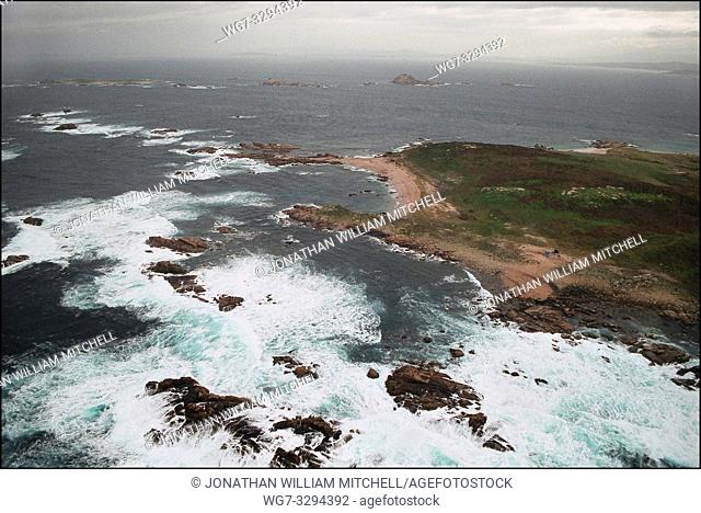 SPAIN Illa Salvora (Salvora Island) -- 15/12/2002 -- Aerial view of polluted coastline of Salvora Island off the Galician coast
