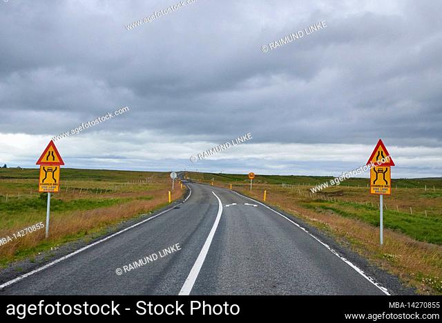 Straße, Traffic Sign, Lane, Narrowing, Summer, Vesturland, Iceland