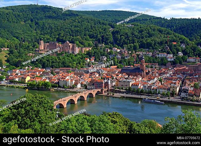 View on old bridge with castle and Neckar, Heidelberg, Baden-Wuerttemberg, Germany