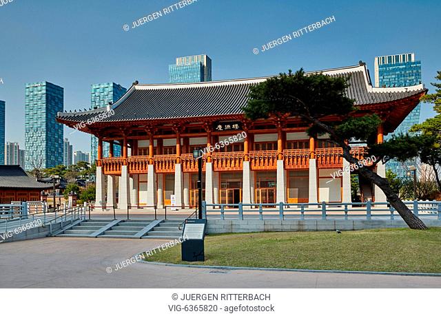 SOUTH KOREA, INCHEON CITY, 19.04.2019, Traditional Korean style architecture at Central Park in Songdo International Business District, Incheon City