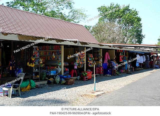 04 March 2019, Thailand, Takua Thung: Shops selling souvenirs and food for the monkeys are located in the entrance area of Wat Suwan Kuha