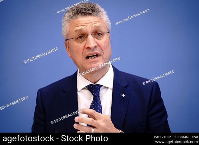 21 May 2021, Berlin: Lothar Wieler, President of the Robert Koch Institute (RKI), speaks at the press conference on developments in the Corona pandemic