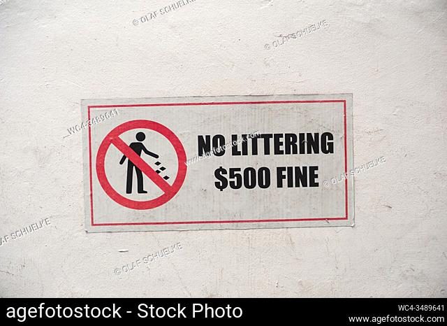 Singapore, Republic of Singapore, Asia - A notice in Chinatown informs of the payable fine of 500 Singapore Dollars for the forbidden littering