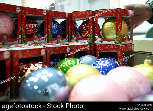 RUSSIA, KRASNOYARSK - DECEMBER 5, 2023: Baubles come from Biryusinka, an enterprise producing handmade Christmas decorations. Kirill Kukhmar/TASS