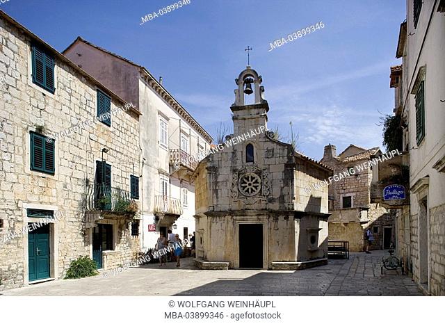 Croatia, Dalmatia, island Hvar, Jelsa, Old Town, place of the saint Ivan, chapel, passers-by, place, vacation-place, harbor-place, locality perspective, alley