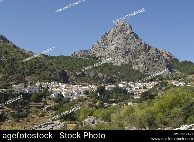 Grazalema town and El Torreon Peak, Grazalema Range, province of Cadiz, Andalucia, Spain